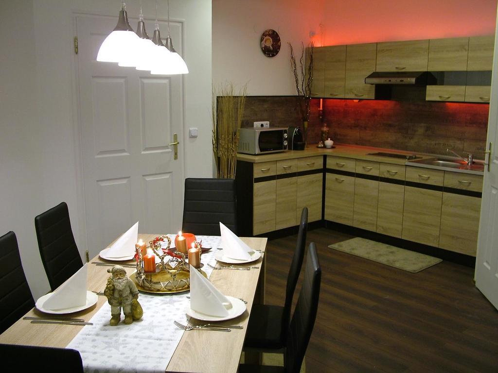 Korzo Apartman Kőszeg Δωμάτιο φωτογραφία