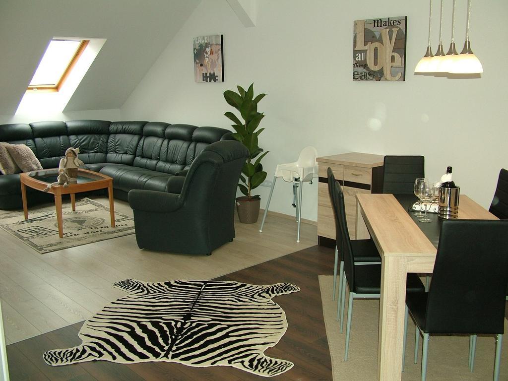 Korzo Apartman Kőszeg Δωμάτιο φωτογραφία